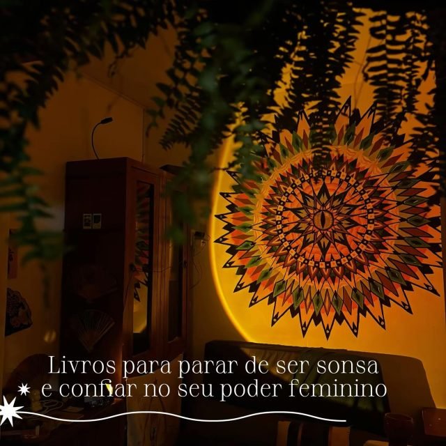 Não, minha consagrada, você não “escolhe com orgulho” a ser esposa troféu, é que você foi ensinada sistematicamente a temer sua liberdade, seu prazer, a ter medo de ocupar espaços de poder - sob o risco de ser perseguida e morta. 

Já pararam pra pensar em como isso tudo mexe no nosso inconsciente e como esses papéis impostos - e o silenciamento - se reproduzem até hoje? 

Leituras pra despertar! 👁️ 

💃🏼🐺Estamos reunindo um grupo de estudos coletivo de Mulheres Que Correm Com os Lobos (online e presencial no Rio), entra em contato ou comente aqui caso interessar! 😉

Já leu algum desses? Me conta aqui o que achou!! 🥰