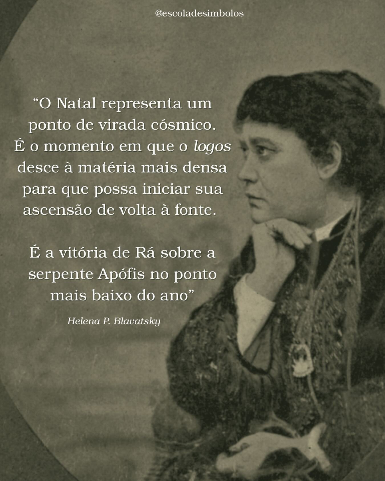 No Natal, segundo a tradição teosófica, acontece uma virada cósmica✨, entenda: 

É o momento em que a luz da consciência (logos) toca o ponto mais denso da matéria para, a partir dali, renascer e subir novamente.

Na simbologia antiga, isso é representado por Rá, o sol, vencendo Apófis, a serpente do caos e da inércia.

A serpente simboliza nossos medos, repetições e sombras. Rá é a consciência que desperta e retoma o caminho.

Em diferentes tradições, essa época representa um portal de realinhamento. Um tempo fértil para olhar pra dentro, reorganizar a energia e desenhar novos caminhos com mais clareza.

Se você sente que algo em você está renascendo, uma leitura de Tarot agora pode ajudar a dar direção a esse movimento, trazendo consciência, propósito e próximos passos.
 
Me chama no direct ou pelo link na bio, as ferramentas da Escola de Símbolos  podem te ajudar (e muito) a se alinhar com a mudança que VOCÊ já está sentindo internamente 🪬